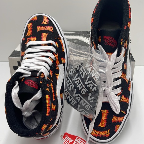 Vans WMNS Skate Sk8-Hi Thrasher Black/Multi
VN0A5FCCBML
Sneakers - Picture 12 of 16